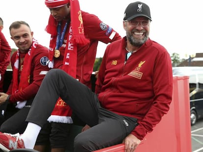 Jürgen Klopp en el autobús descapotable durante la fiesta de la Champions en Liverpool.