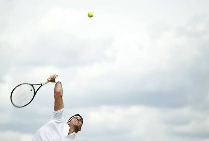 Del Potro saca frente a Robert.