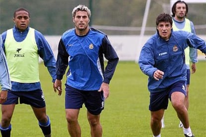 Tristán, flanqueado por Andrade y César, en el entrenamiento de ayer.