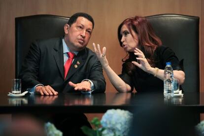 President Hugo Ch&aacute;vez and Argentina&#039;s Cristina Fern&aacute;ndez de Kirchner during the Mercosur summit.