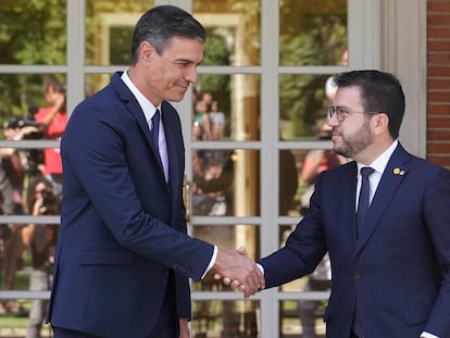 Pedro Sánchez recibe a Pere Aragonés en el palacio de la Moncloa en Madrid.