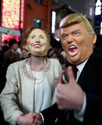 Caretas de Trump y Hillary en Halloween