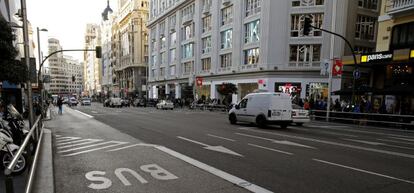 Vista del tr&aacute;fico de la Gran V&iacute;a en Madrid el pasado viernes. 