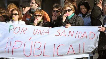 Concentración ante la Consejería de Sanidad por los cambios de gestión previstos en el hospital militar de Mislata.