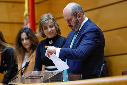 El presidente del Senado, Pedro Rollán, durante el escrutinio de votos este jueves, en la Cámara alta.