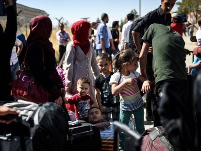 Refugiados sirios vuelven a su país desde Turquía. 