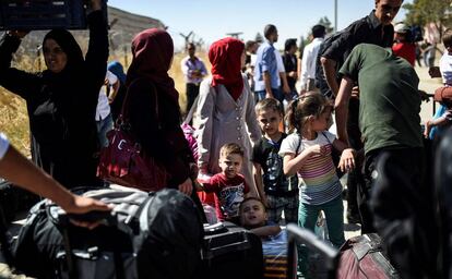 Refugiados sirios vuelven a su país desde Turquía.