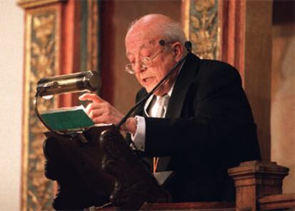 José Jiménez Lozano, durante la lectura de su discurso en el Paraninfo de la Universidad de Alcalá.