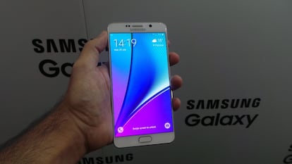 El nuevo Samsung Galaxy Note 5 ofrece una pantalla de 5,7 pulgadas QHD.