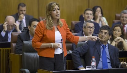 Susana D&iacute;az durante su intervenci&oacute;n en el Parlamento.