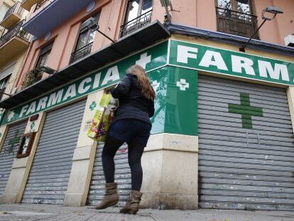 Farmacia cerrada en Valencia por la deuda del Consell.