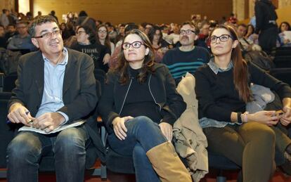 Enric Morera (Bloc), M&ograve;nica Oltra y Mireia Moll&agrave; (ambas de Iniciativa), en el Consell General de Comprom&iacute;s, este s&aacute;bado.