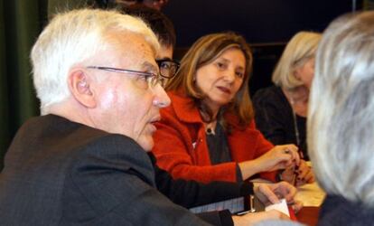 Mascarell y Passola, durante la reunión del consejero con el sector para analizar el tema de la tasa del audiovisual.
