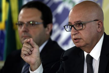 Os ministros Nelson Barbosa e Valdir Sim&atilde;o.