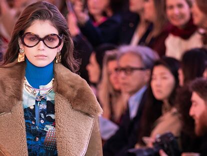 Chloé rinde homenaje a Karl Lagerfeld en su desfile