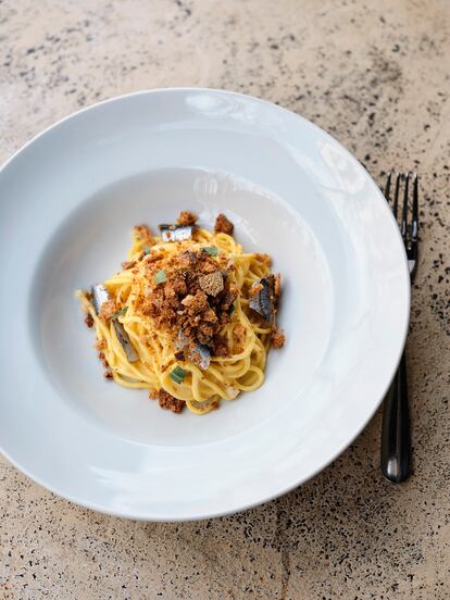 'Spaghetti chitarra al saor' con boquerones marinados de la Osteria Il Colombo.