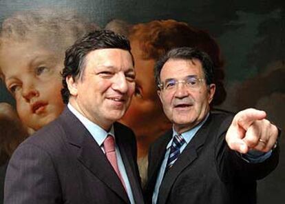 José Manuel Durão Barroso (izquierda) y Romano Prodi, ayer en Bruselas.
