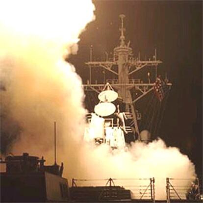 Un buque en el mar Rojo dispara un misil Tomahawk contra un objetivo en Irak, esta noche.