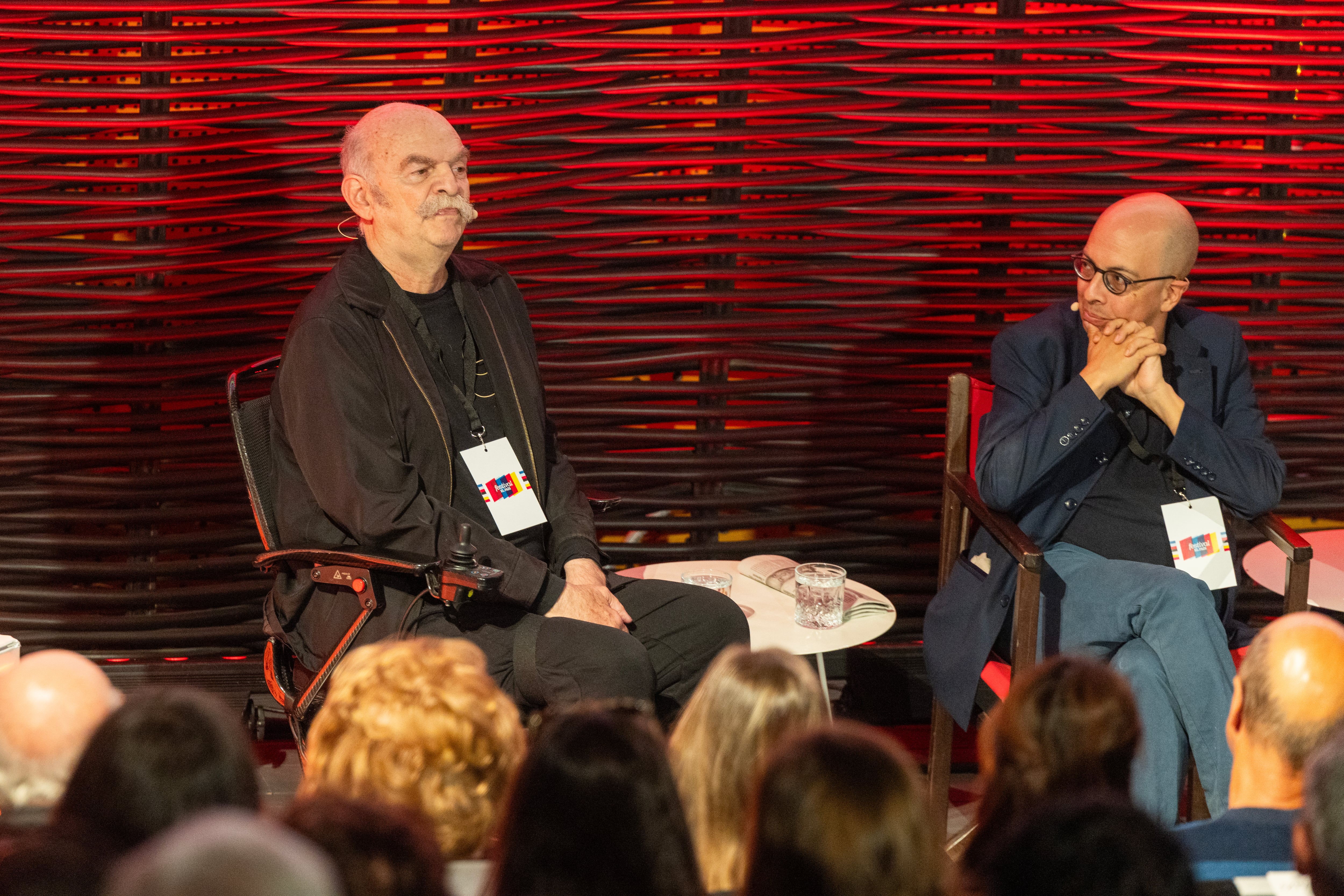  Martín Caparrós y Jorge Volpi, durante su intervención en el Festival EL PAÍS. 