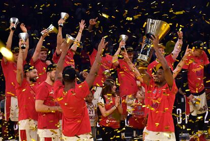 Los jugadores del CSKA celebran el título conquistado en la Final Four de Vitoria en 2019. efe