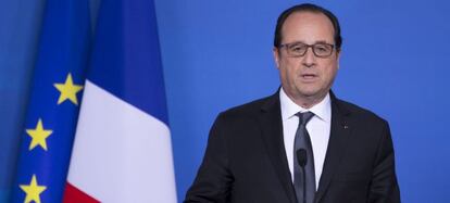 El presidente francés, François Hollande, da una rueda prensa tras finalizar la cumbre de líderes de la eurozona sobre la crisis en Grecia,en la sede del Consejo Europeo, en Bruselas (Bélgica), hoy 13 de julio de 2015.