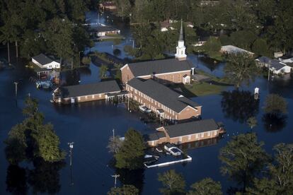 Una iglesia inundada en Conway, Carolna del Sur.