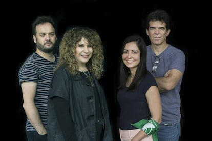 De izquierda a derecha Juan Cárdenas, Gioconda Belli, Liliana Colanzi y Edmundo Paz Soldán, la semana pasada en San José de Costa Rica.