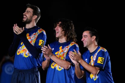 Piqué, Puyol y Xavi, antes del partido.