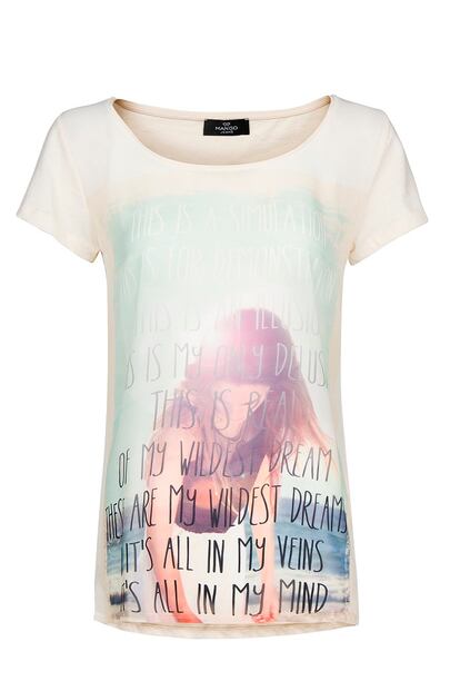 Camiseta con fotografía estampada, de Mango (12,99 euros).