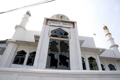 Vista general de los destrozos a la Gran Mezquita este martes, en Minuwangda, a 45 kilómetros de Colombo (Sri Lanka).