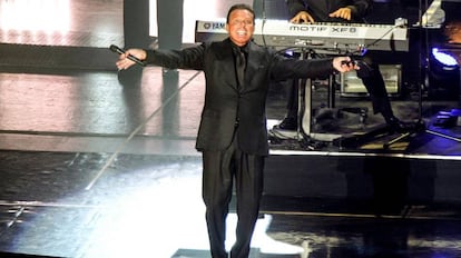 El cantante Luis Miguel durante su segundo concierto en el Auditorio Nacional de Ciudad de México el 19 de noviembre de 2015.