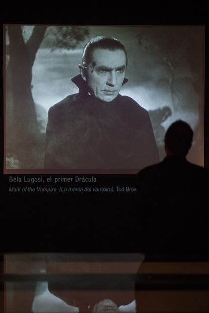LOS VAMPIROS SE SALVAN EN CAIXAFORUM. La espectacular exposición 'Vampiros. La evolución del mito' que se inauguró este jueves en CaixaForum puede visitarse pese al cierre en el sector cultural al figurar el centro en las excepciones. Eso sí con aforo al 33 %.
