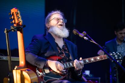 El músico argentino Gustavo Santaolalla, en un momento de su actuación el jueves en el Festival Noches del Botánico.