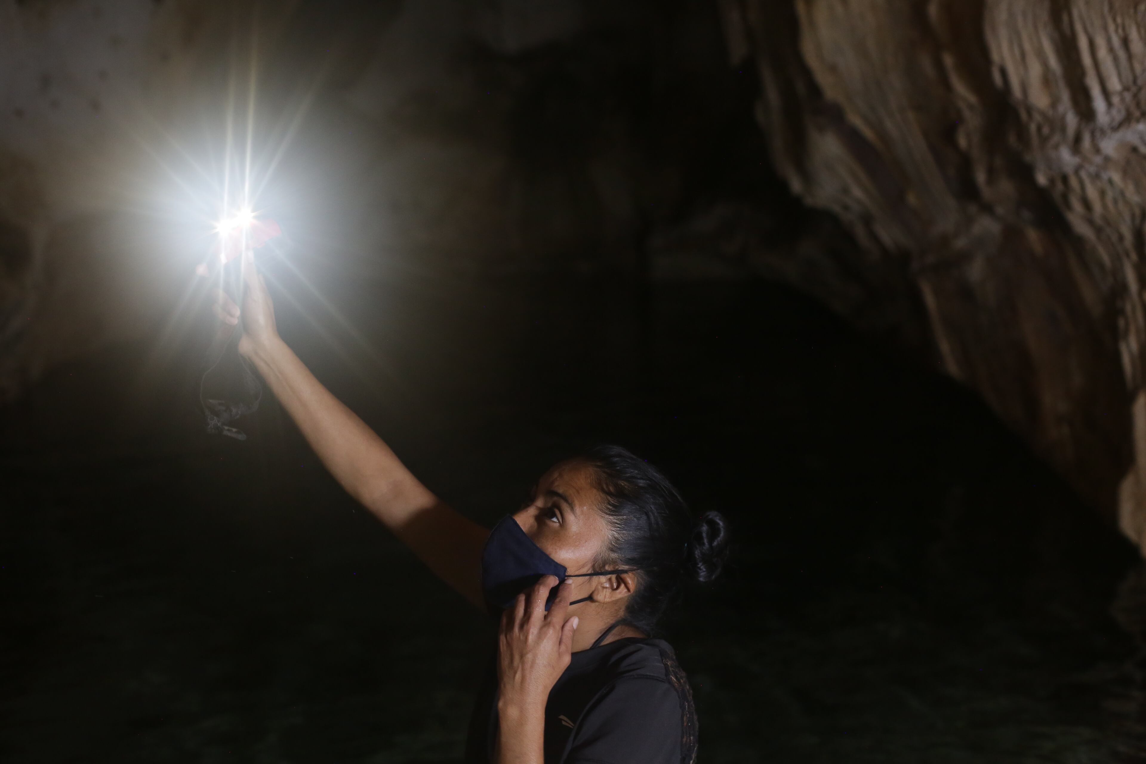 Maribel Ek Can, en el cenote Santa María.