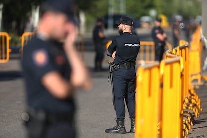 Miembros de las Fuerzas de Seguridad en la Audiencia Nacional donde comparece el presidente del Gobierno, Mariano Rajoy, como testigo en el macrojuicio de corrupción de la trama Gürtel.