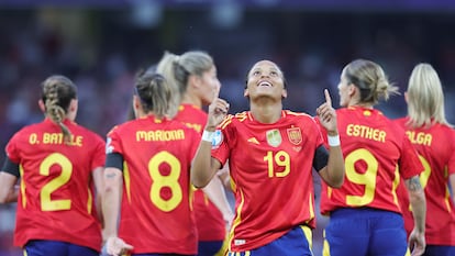 Vicky López celebra el segundo gol de la selección española ante Portugal.