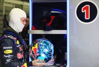 Sebastian Vettel, en el taller de Red Bull en Jerez
