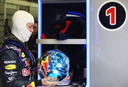 Sebastian Vettel, en el taller de Red Bull en Jerez