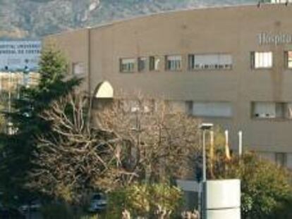 El Hospital de Castell&oacute;n donde la joven herida permanece ingresada. 