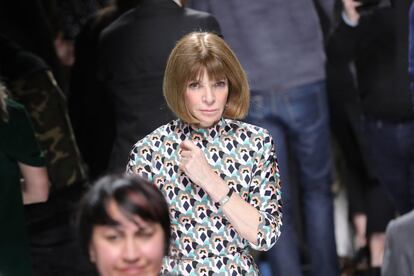 La poderosa editora de 'vogue' Anna Wintour asiste al desfile de Balmain.