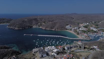 Aerial view of Santa Cruz Bay, Huatulco, Oaxaca, Mexico.