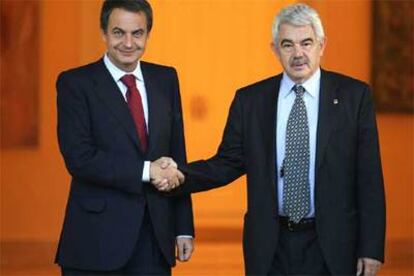 José Luis Rodríguez Zapatero y Pasqual Maragall, a las puertas del palacio de la Moncloa.