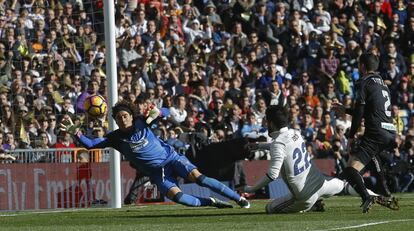 Isco bate a Ochoa en el Santiago Bernab&eacute;u.