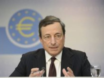 El presidente del Banco Central Europeo (BCE), Mario Draghi, comparece en una rueda de prensa ofrecida en Fr&aacute;ncfort (Alemania).