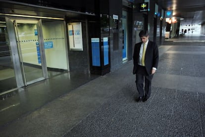 Martinsa-Fadesa chairman Fernando Mart&iacute;n leaves the company&rsquo;s headquarters after the firm&rsquo;s bankruptcy. 