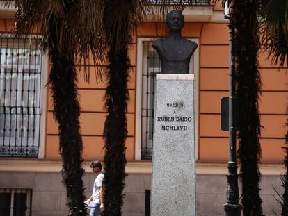 Busto dedicado al poeta Rubén Darío, en la glorieta del mismo nombre.