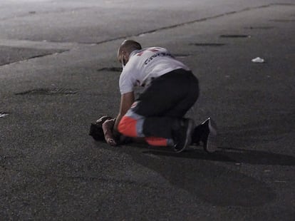 Reanimación de un bebé en el puerto de Arguineguín (Gran Canaria) en la noche del martes.