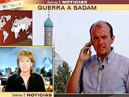 Carlos Hernández, durante una transmisión desde Bagdad para Antena 3.