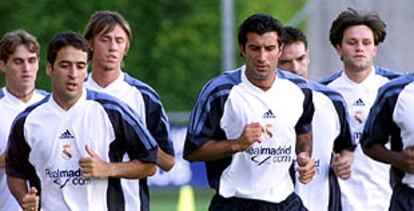 Savio, Raúl, Guti, Figo, Morientes y Rodrigo, en un entrenamiento.