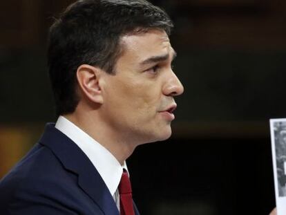 El secretario general del PSOE, Pedro S&aacute;nchez, durante su intervenci&oacute;n en la sesi&oacute;n de la tarde de la segunda jornada del debate de su investidura que se celebra en el Congreso de los Diputados. 